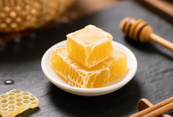 Sáp Ong Nguyên Liệu Mỹ Phẩm: Bí Quyết Dưỡng Da Tự Nhiên 1 Sáp Ong Nguyên Liệu Mỹ Phẩm: Bí Quyết Dưỡng Da Tự Nhiên 1