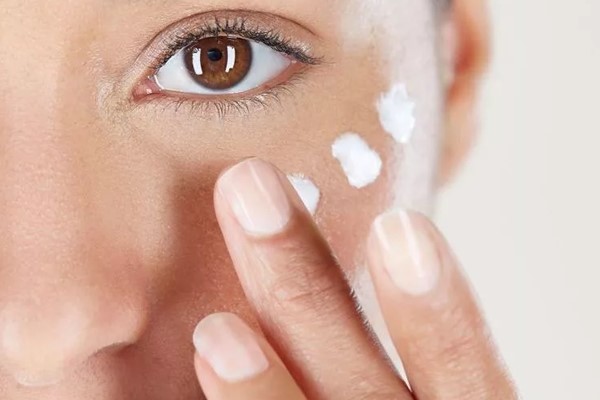 Dùng Retinol bao lâu thì ngưng? Hướng dẫn sử dụng đúng và an toàn 2 Dùng Retinol bao lâu thì ngưng? Hướng dẫn sử dụng đúng và an toàn 3